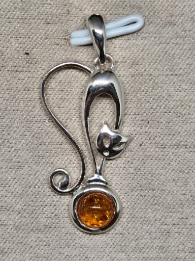 Pendentif chat argent et Ambre