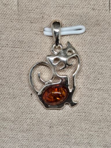 Pendentif chat argent et Ambre