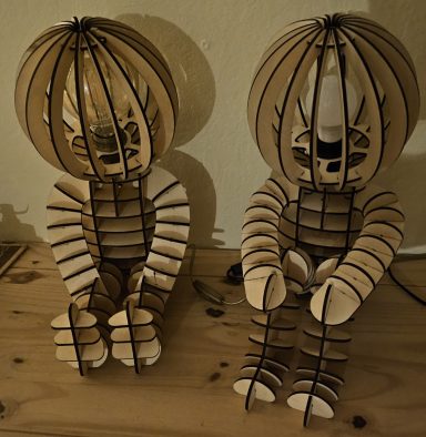 Lampes cosmonaute en bois naturelle