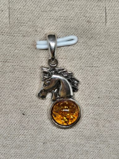 Pendentif tête de cheval argent et Ambre