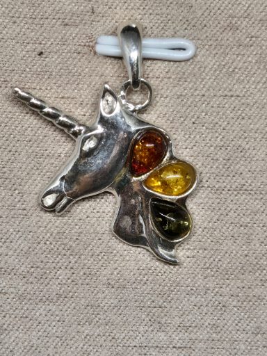 Pendentif licorne argent et Ambre